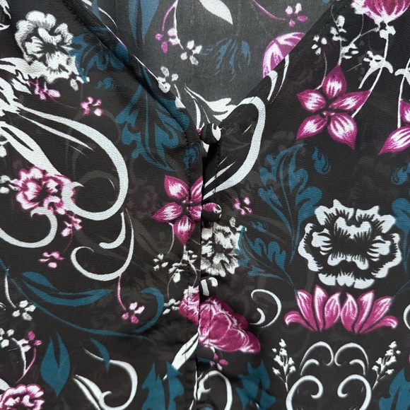Torrid Black Floral Sheer Button Front Vneck Blouse Size 3X - Picture 6 of 9